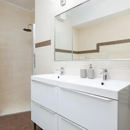 アパート 3 Bedroom With Balcony - Skawinska 18 クラクフ